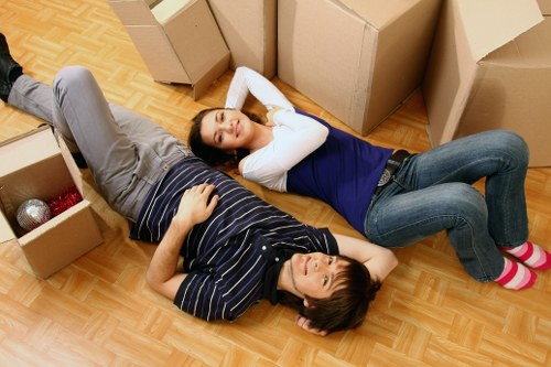 Organised storage unit supporting safe and secure use